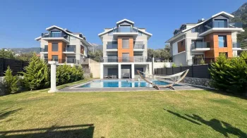 Detached deluxe family villa with pool in Hisaronu